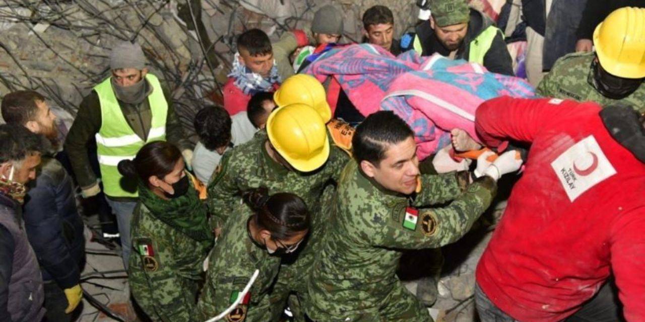 Brigada mexicana ha rescatado a tres personas con vida en Turquía