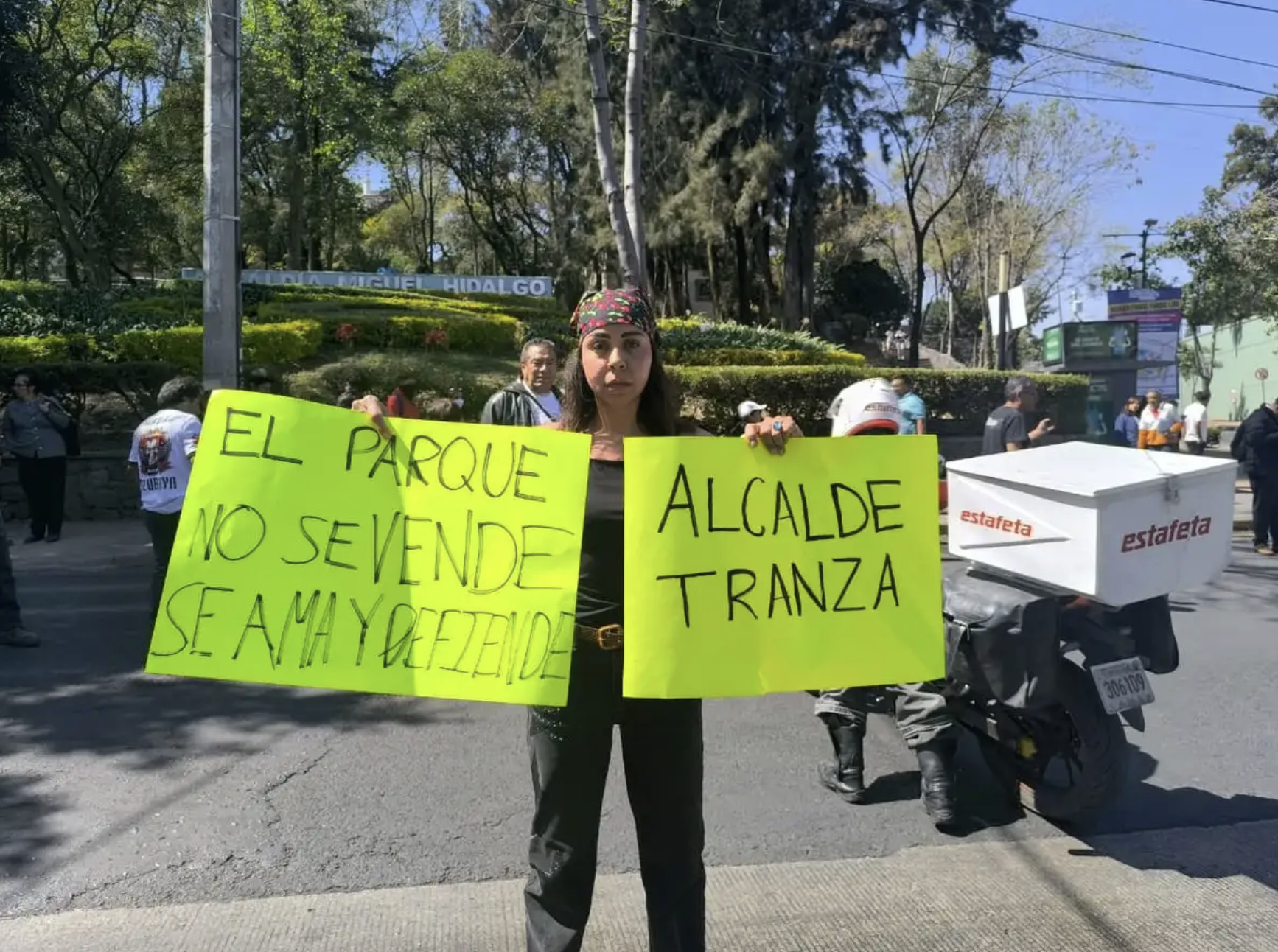 Vecinos bloquean vialidades en Miguel Hidalgo por cierre del Parque Lira