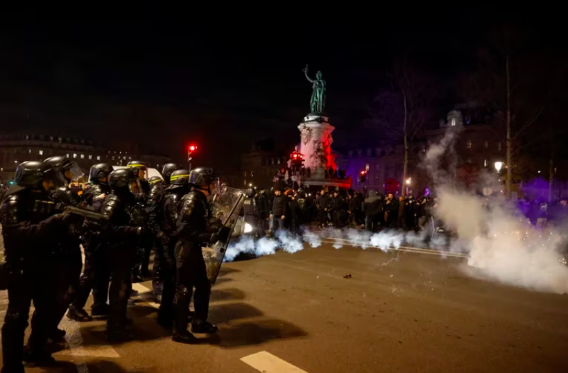 Detienen a 250 personas durante protestas en Francia
