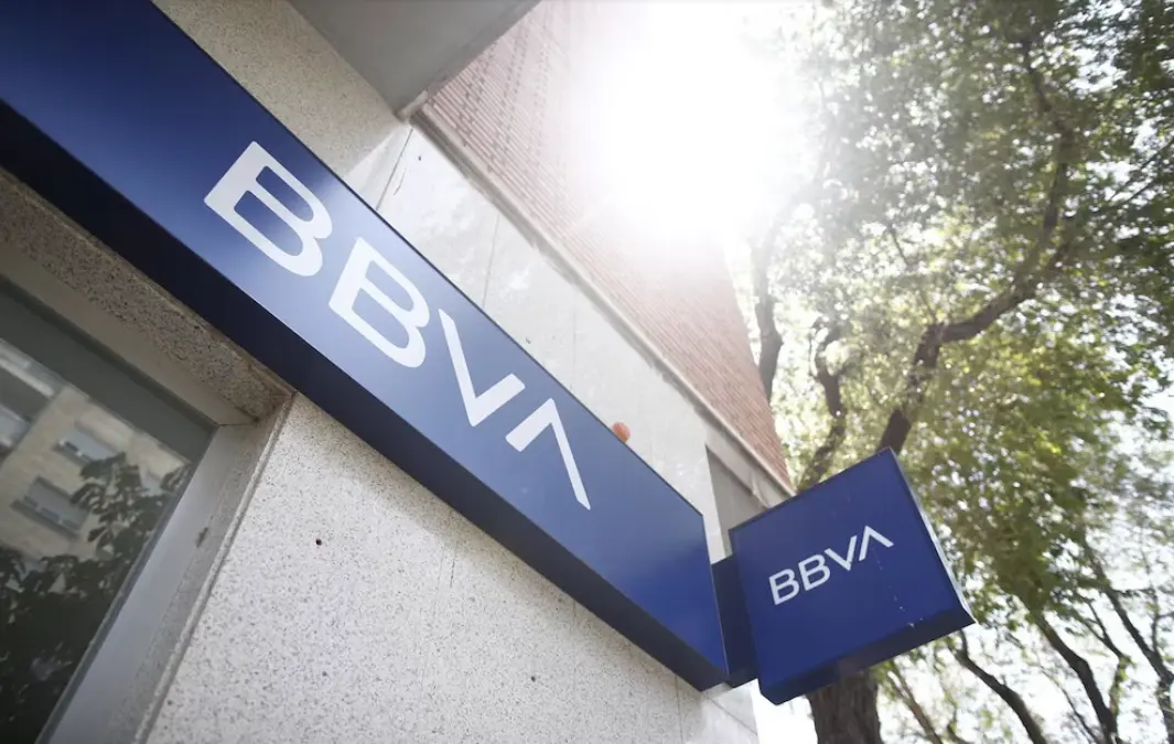 Caos digital en BBVA: falla nacional deja sin acceso a miles de usuarios este 28 de mayo