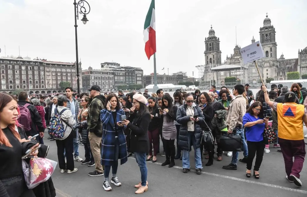 Sismo sorprende a CDMX y activa protocolos de emergencia