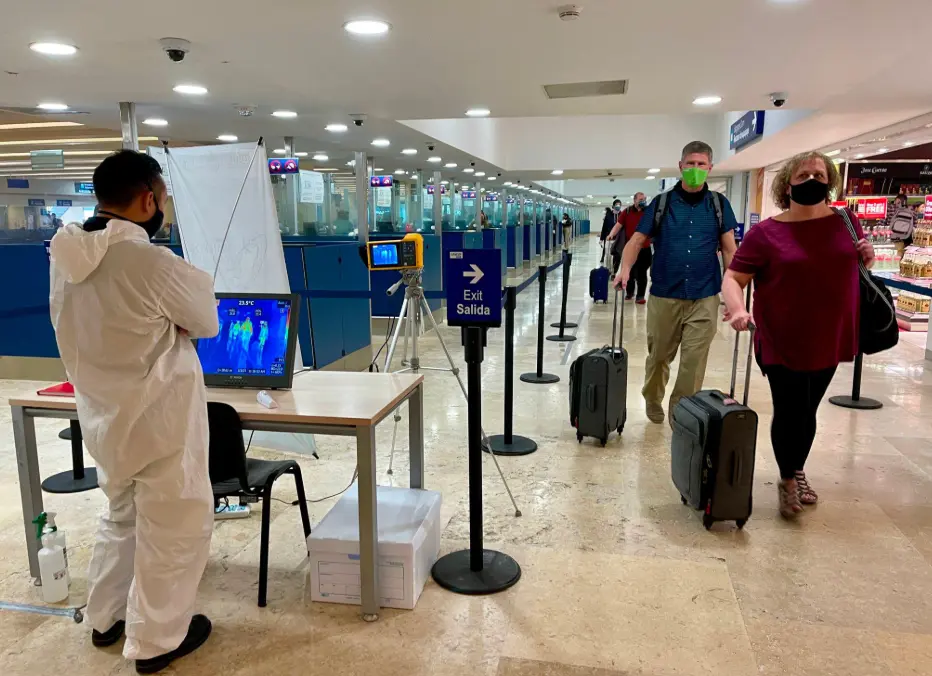 Casos entre turistas británicos ponen bajo revisión alimentos consumidos en el Caribe mexicano