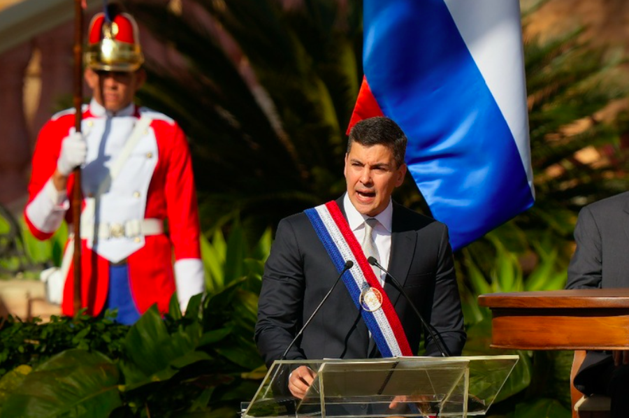 Santiago Peña toma posesión como el nuevo presidente de Paraguay
