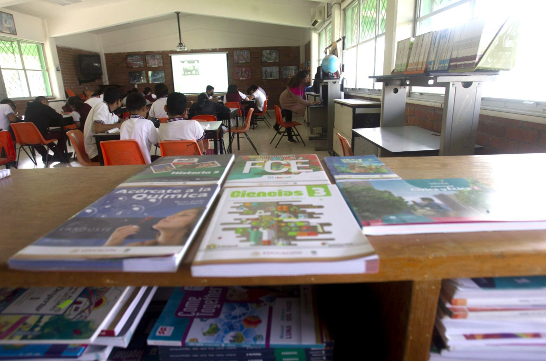 Frente Nacional de Padres logran amparo para frenar los libros de texto de la SEP