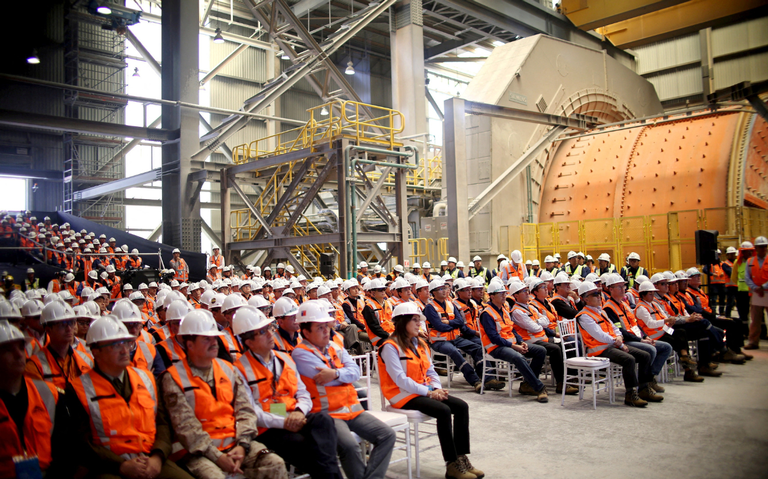 Los trabajadores de la mayor mina de cobre del mundo inician huelga