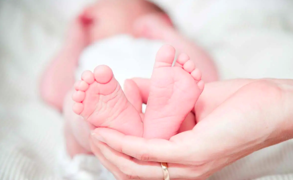 Autoridades de Gran Bretaña investiga muertes y lesiones a docenas de bebes 