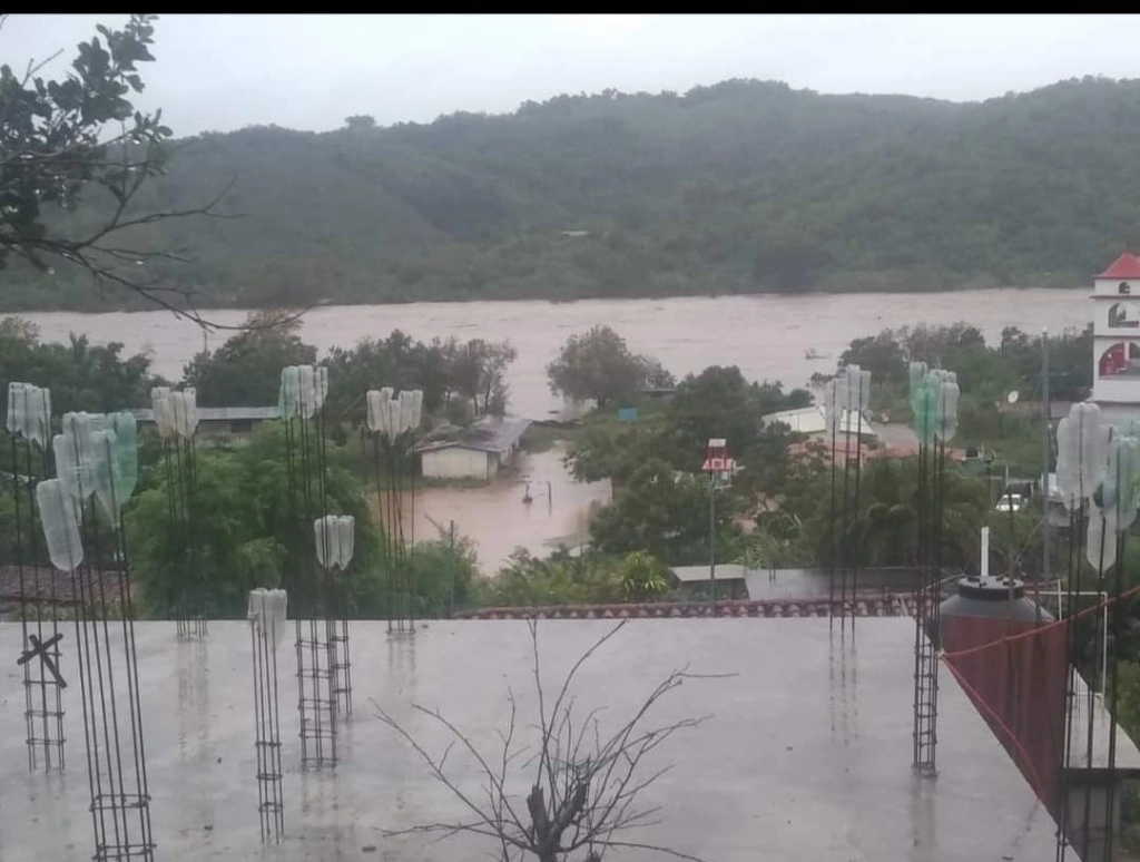 Alerta en Cacahuatepec por inundaciones y daños agrícolas