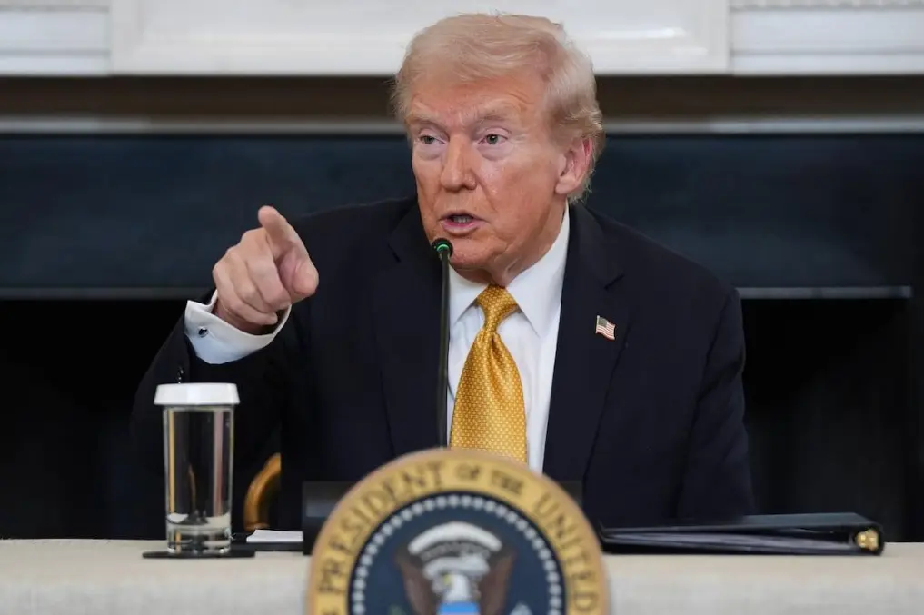 Trump pide a México detener a funcionarios vinculados con cárteles