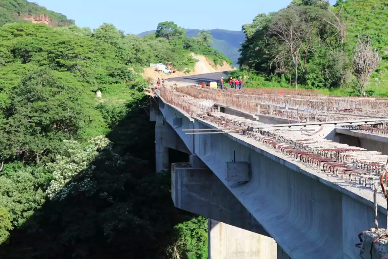 Carretera Oaxaca-Puerto Escondido se inaugurará en Noviembre