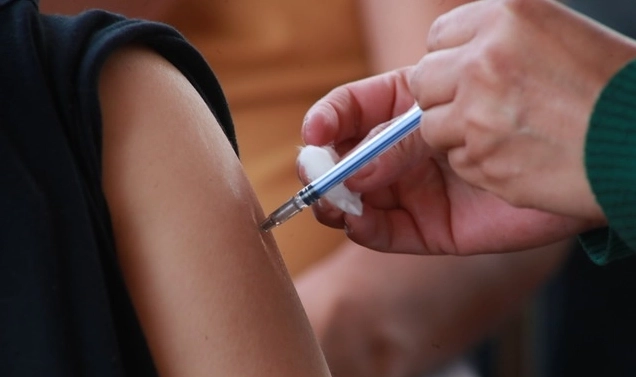 IMSS anuncia campaña nacional de vacunación contra influenza y COVID-19