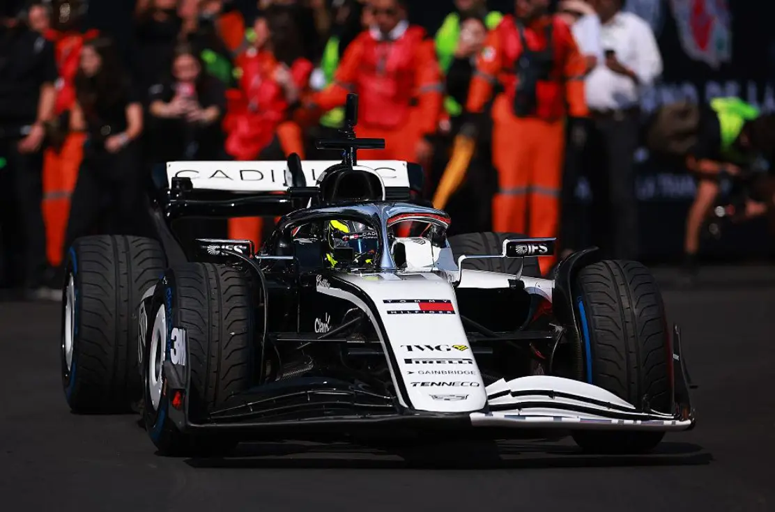 Checo Pérez se ausenta de evento con aficionados antes del GP de México; Cadillac informa sobre su estado de salud