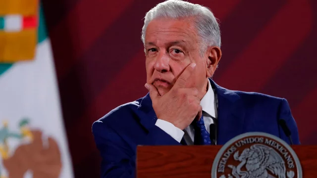 Presidente López Obrador responde a críticas de expresidentes y defiende la búsqueda de una auténtica democracia