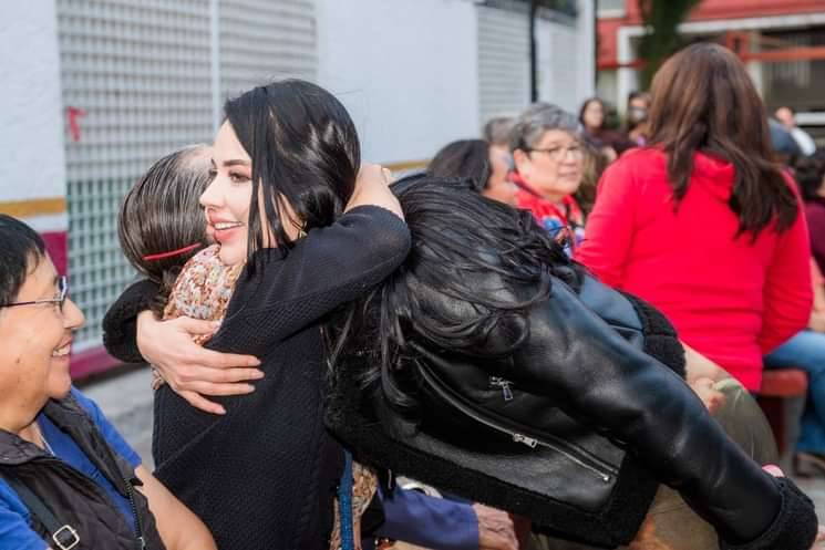 Cristal Pelayo se reúne con habitantes de Tlatelolco para abordar temas cruciales