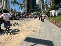 Habitantes de Acapulco bloquean Costera exigiendo indemnización