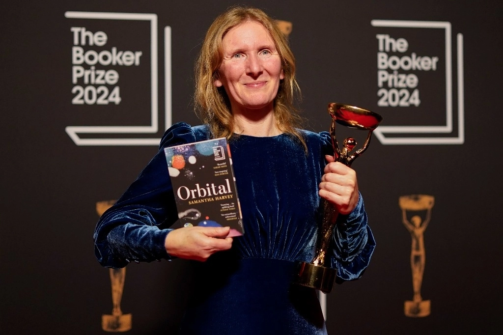 Samantha Harvey gana el Premio Booker con "Orbital"