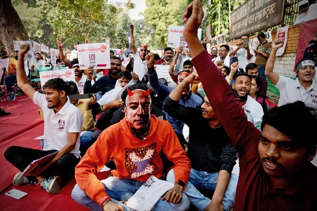 Empleados de Amazon en India protestan por salarios y condiciones