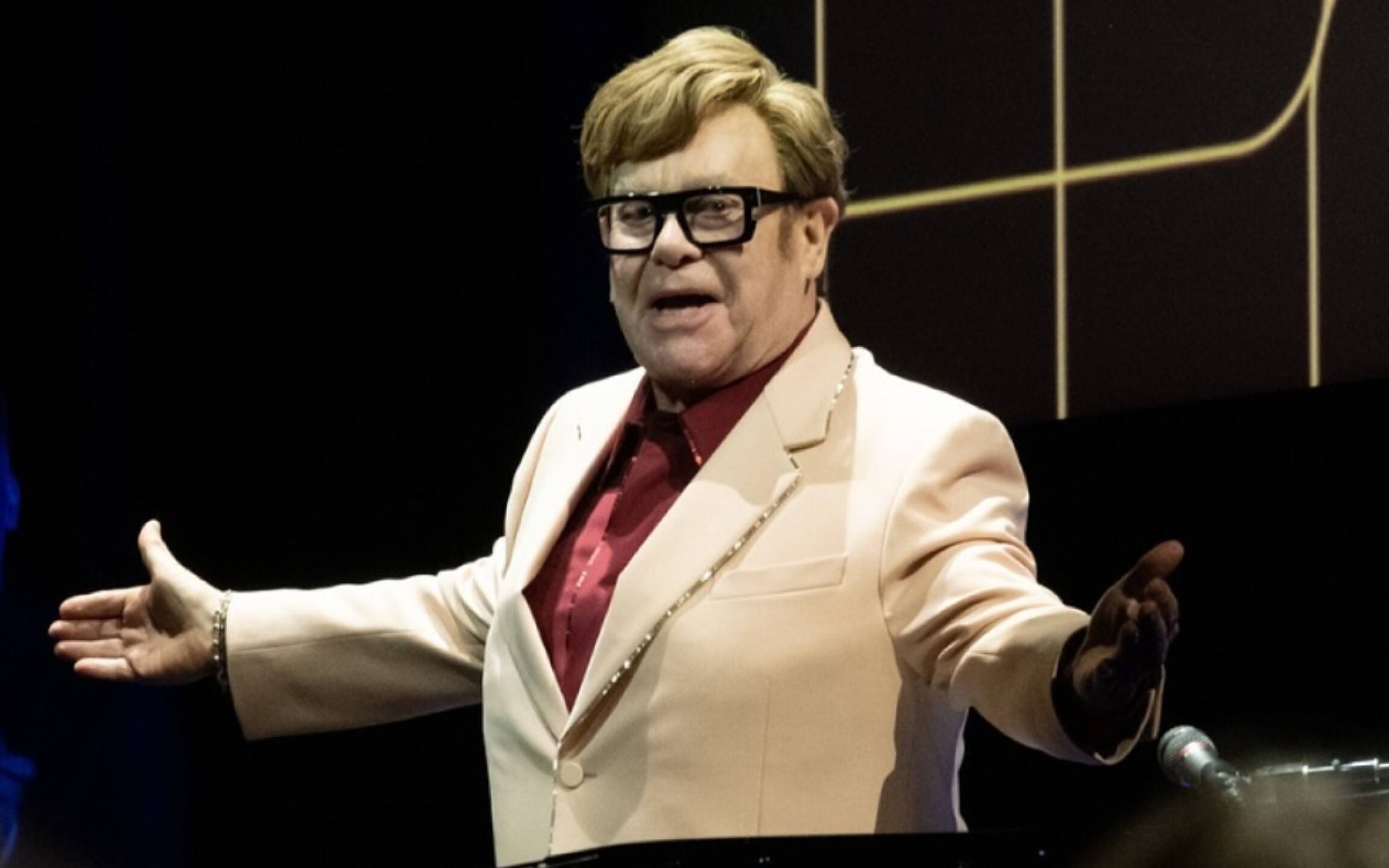 Elton John revela problema de salud que le ha quitado la vista
