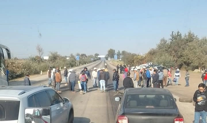 Bloqueo en Autopista México-Querétaro por contaminación de pozo