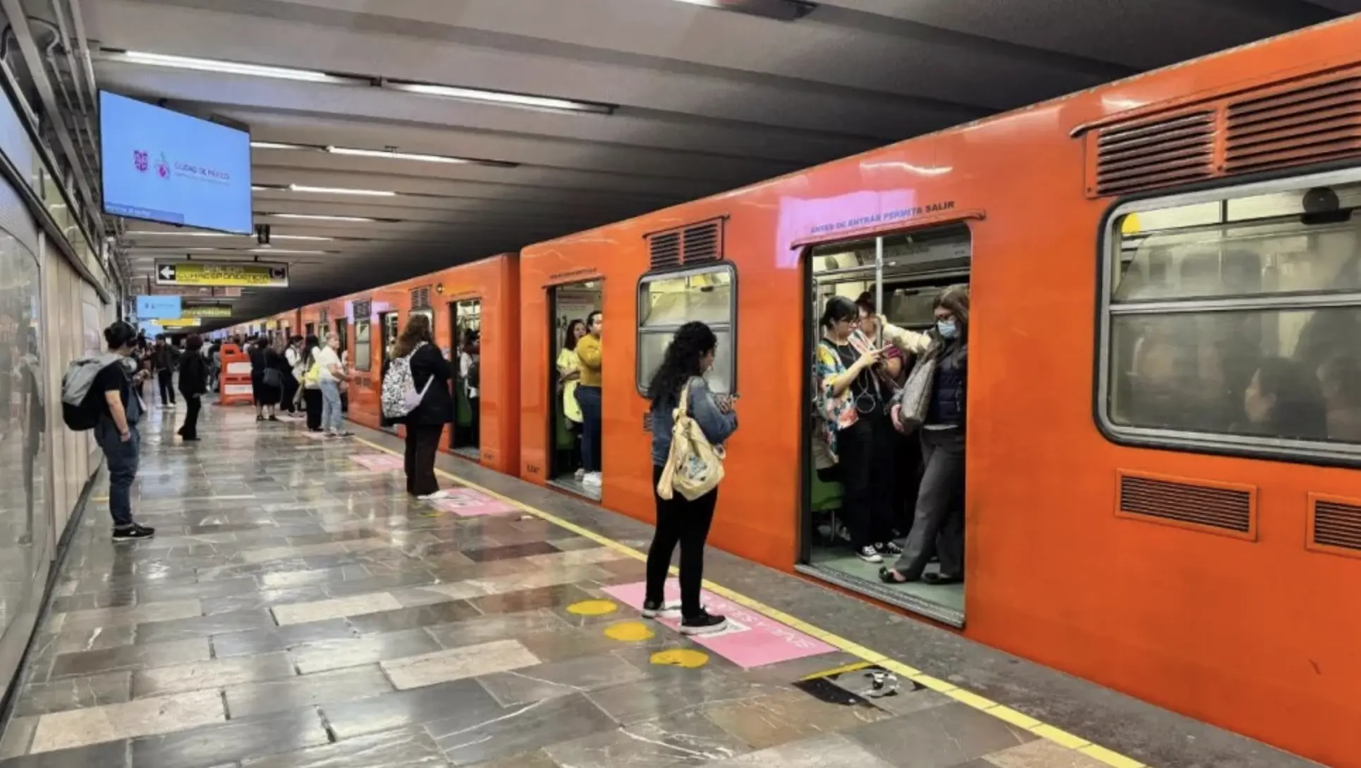 Metro CDMX anuncia horarios especiales por Navidad y Año Nuevo